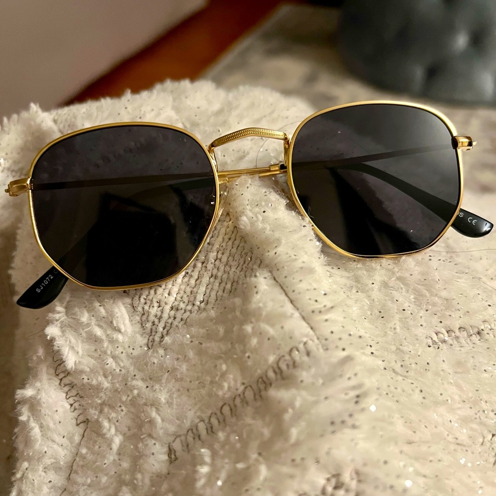 Very comfortable and stylish dojos Sunglasses